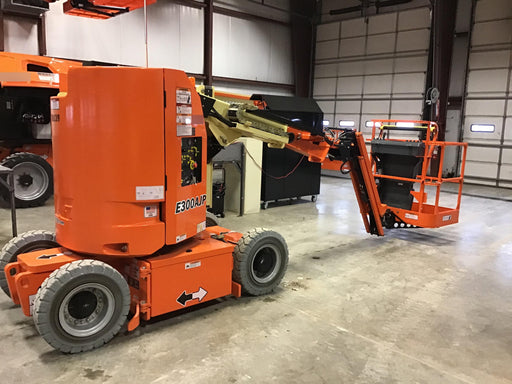 2019 JLG E300AJP
