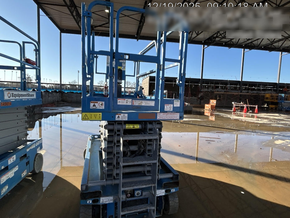 2019 Genie GS-4047 Folding rails with half height swing gate