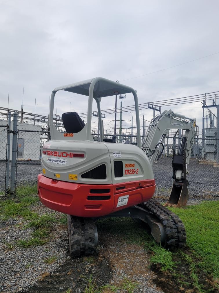 2022 TAKEUCHI TB235-2R