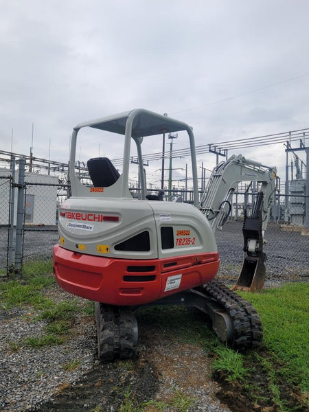 2022 TAKEUCHI TB235-2R