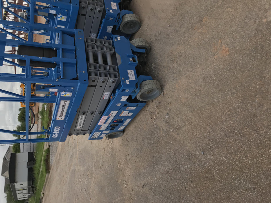 2019 Genie GS-1930 Fixed Rails with Chain Entry