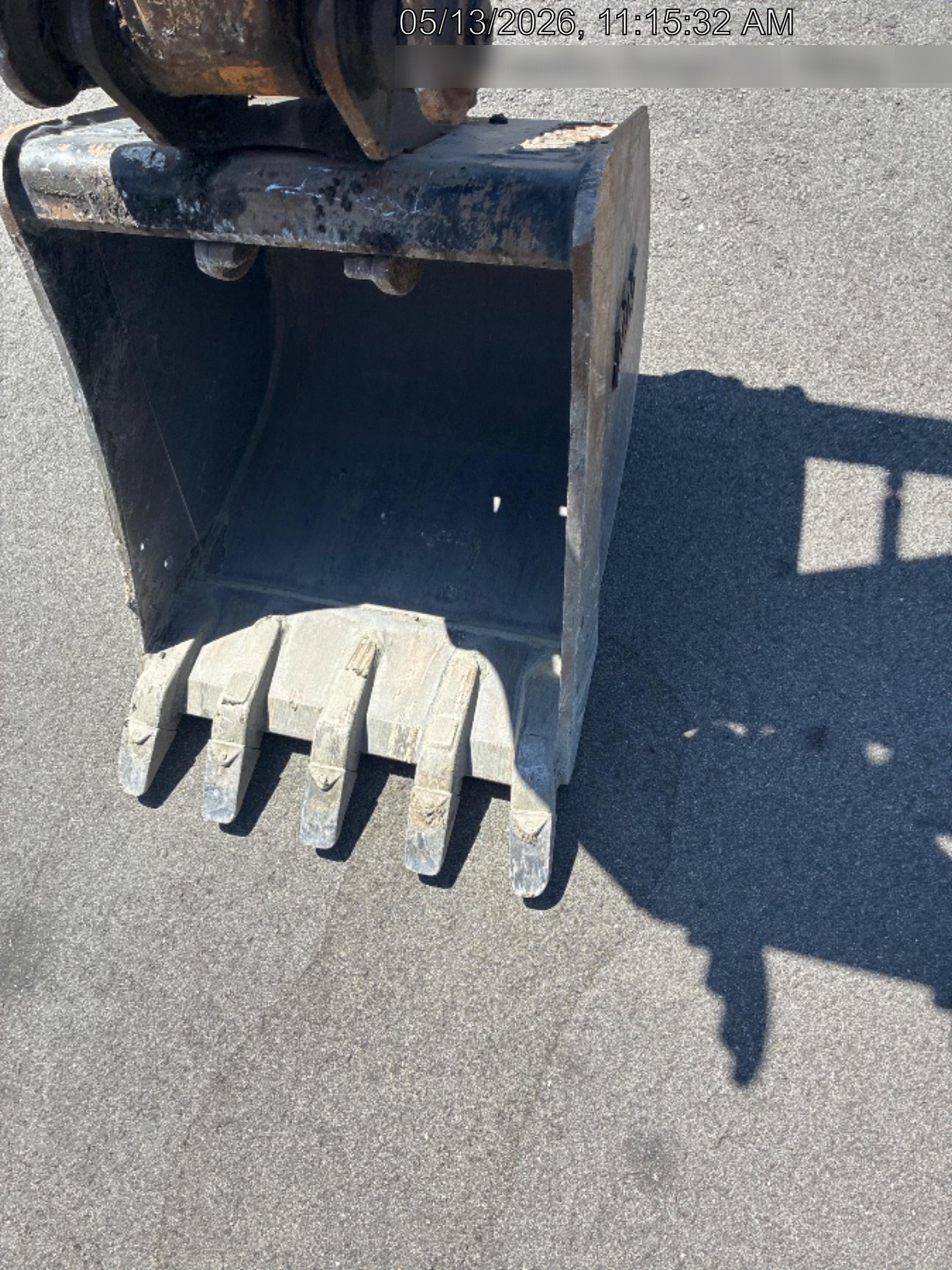 2025 TAKEUCHI 24" Bucket Takeuchi