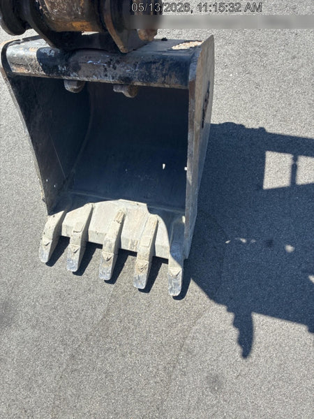 2025 TAKEUCHI 24" Bucket Takeuchi