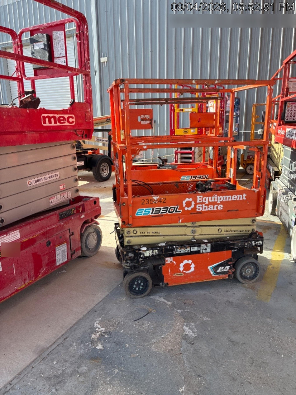 2022 JLG ES1330L