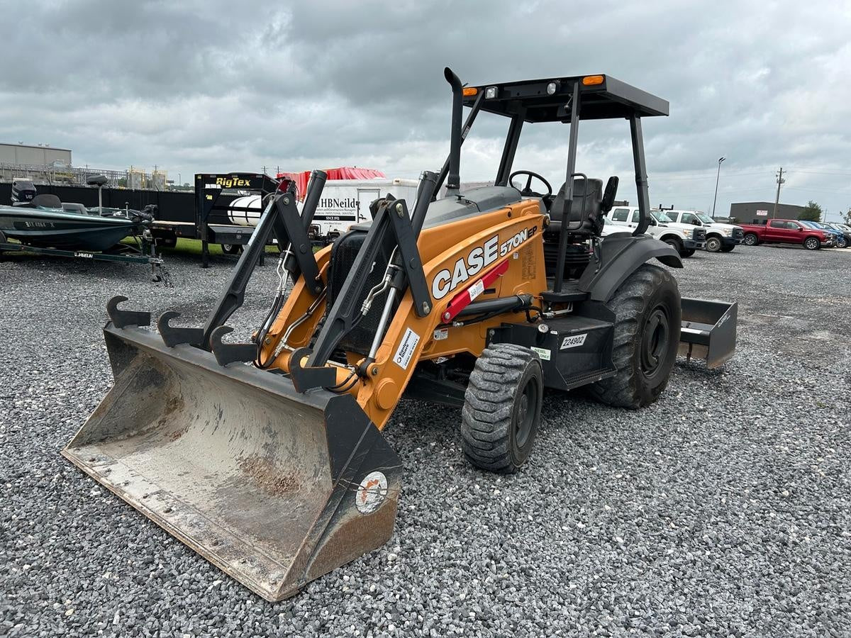 2022 CASE 570N EP
