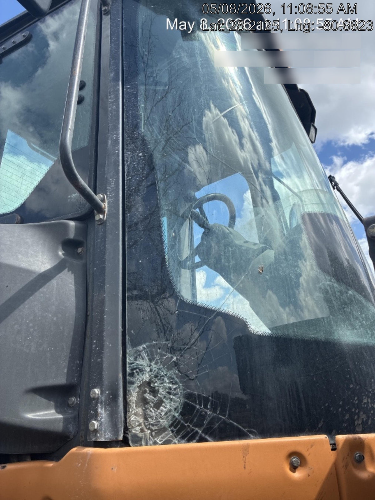 2018 Case 821G CLOSED CAB, JRB 418 STYLE HYD COUPLER