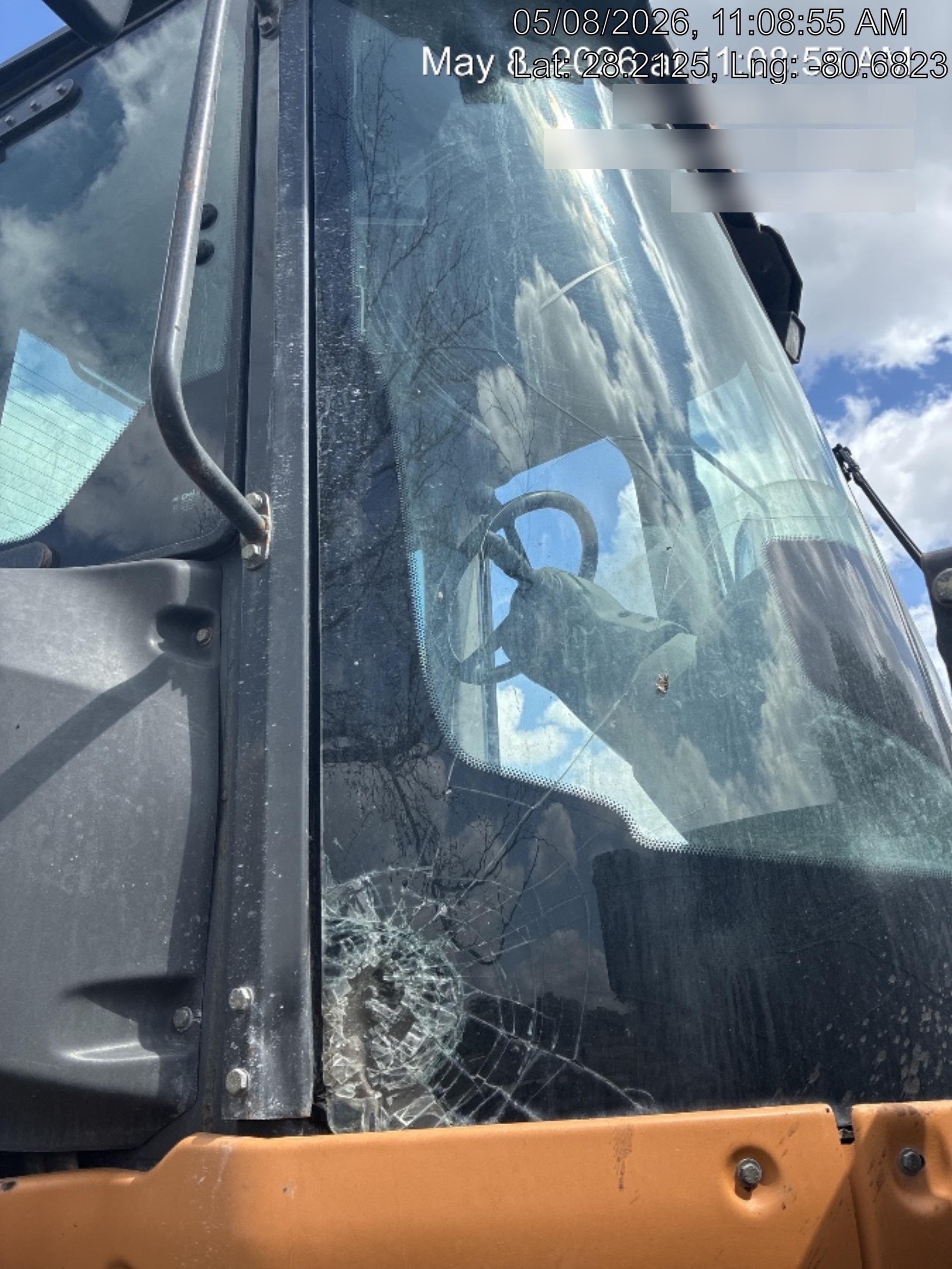 2018 Case 821G CLOSED CAB, JRB 418 STYLE HYD COUPLER