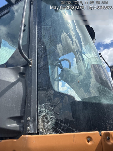 2018 Case 821G CLOSED CAB, JRB 418 STYLE HYD COUPLER