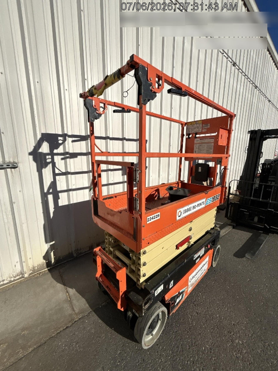 2022 JLG ES1932