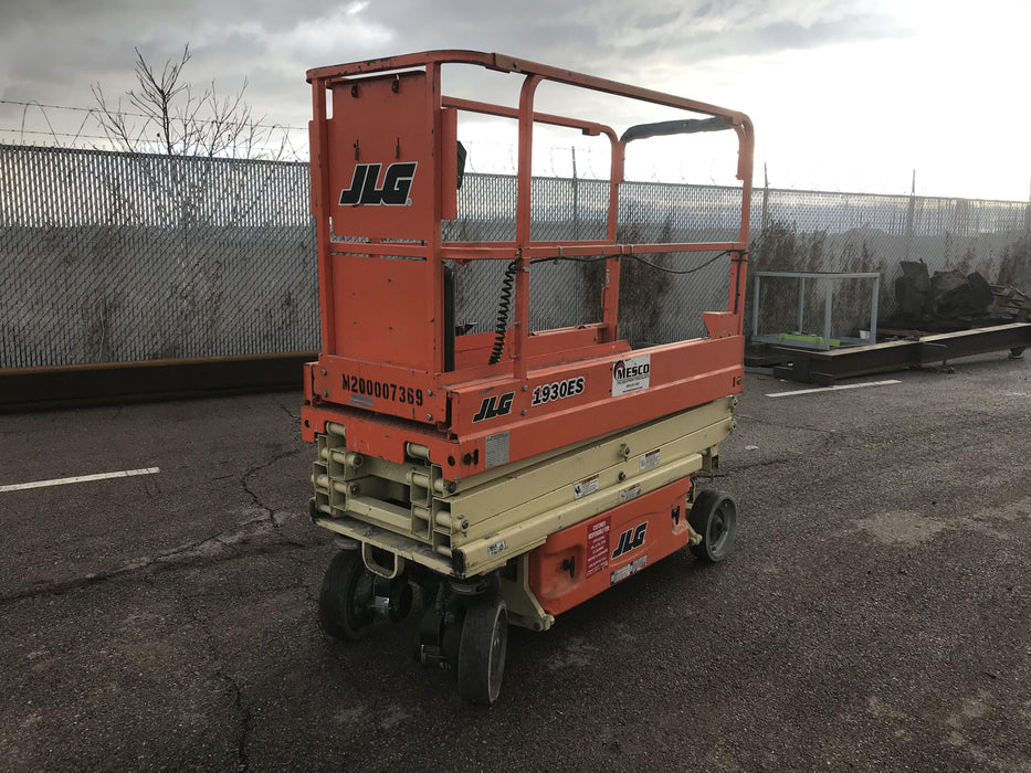 2017 JLG 1930ES Standard Options