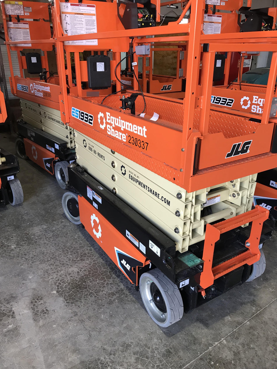 2022 JLG ES1932