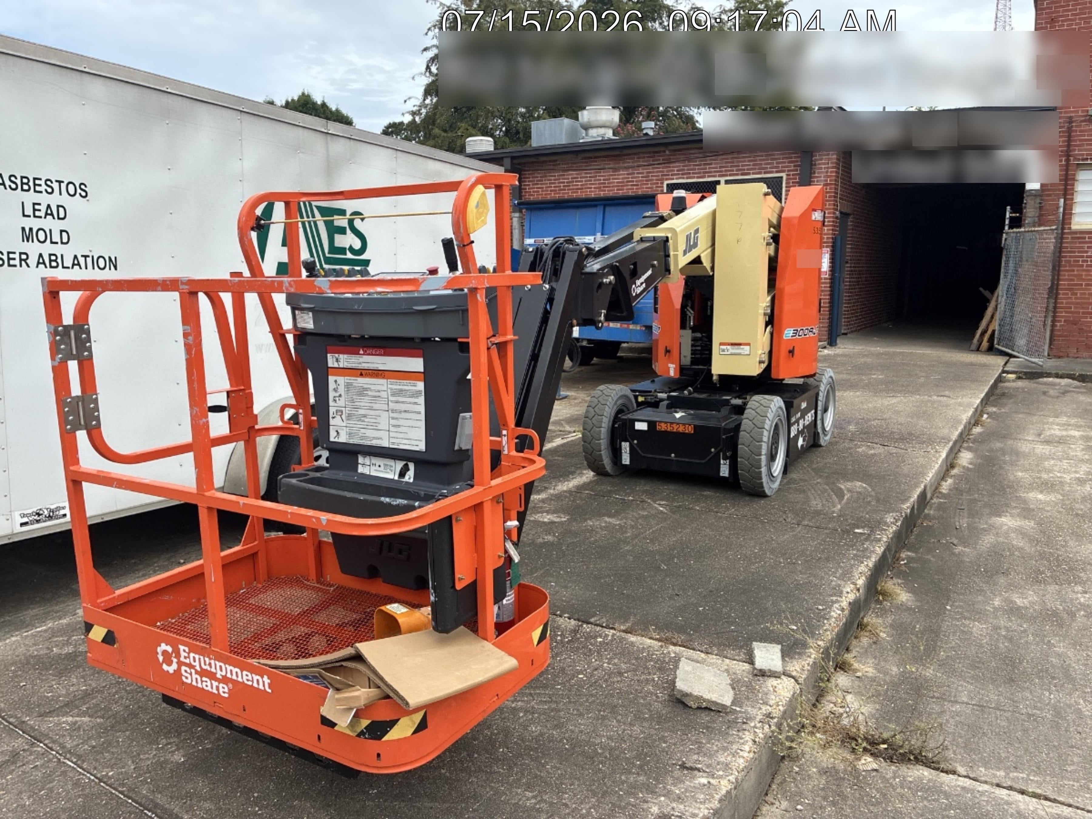 2025 JLG E300AJP