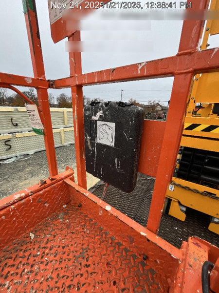 2021 JLG ES1330L