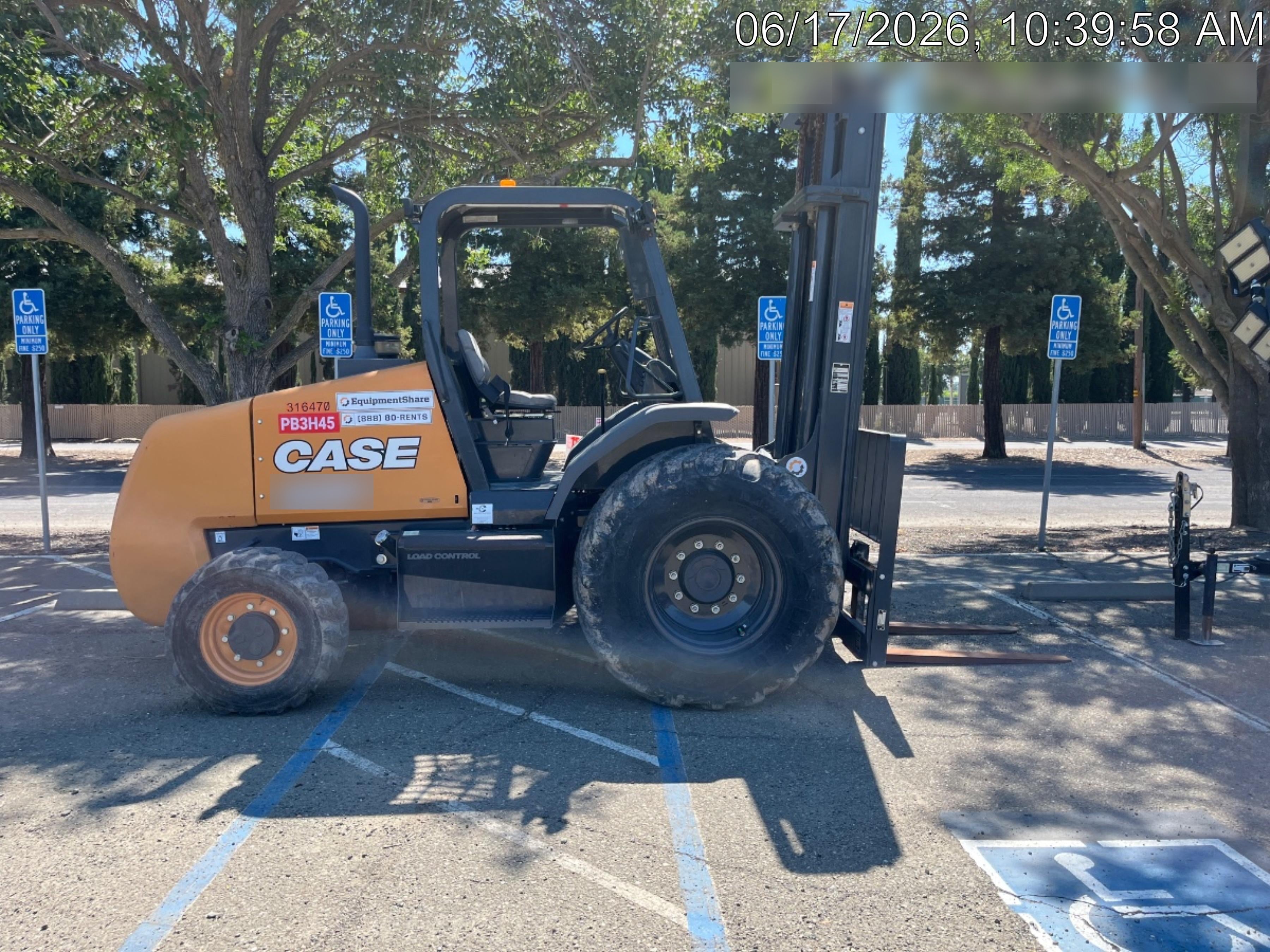 2023 CASE 588H