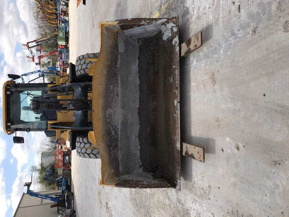 2019 John Deere 524L Cab/Heat/AIR, 3rd Function Hydraulics, Hydraulic JRB QC 2.75 Yd. Bucket, 60" Carriage/72" Forks