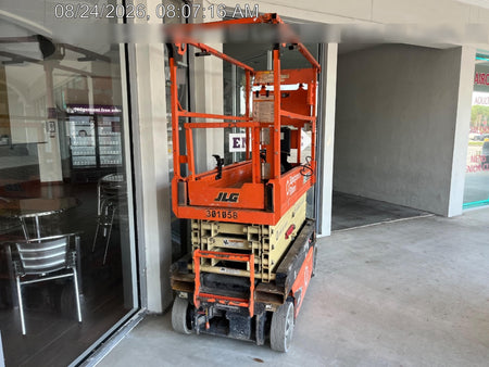 2023 JLG ES1932