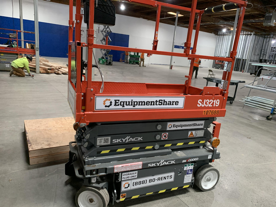 2020 Skyjack SJIII-3219 Solid NM Tires, Half height spring hinged entry gate, Dual Beacons, 800W Inverter