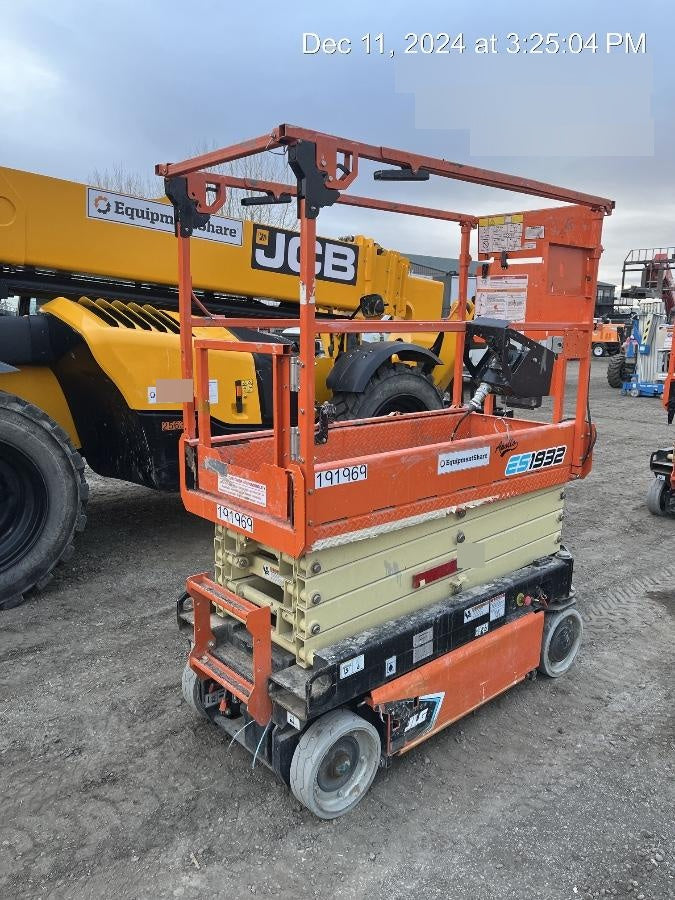 2021 JLG ES1932