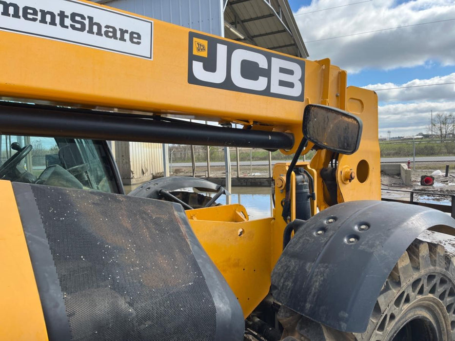 2019 JCB 509-42 Cab/Heat/Air, 74 HP, Solid Tires, STD Worklight, Beacon, Aux Hydraulics, Lifting Eye, Back up Alarm w/66" Carriage/60" Forks