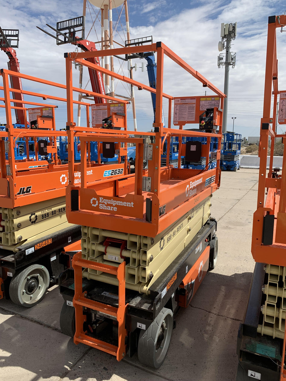 2022 JLG ES2632