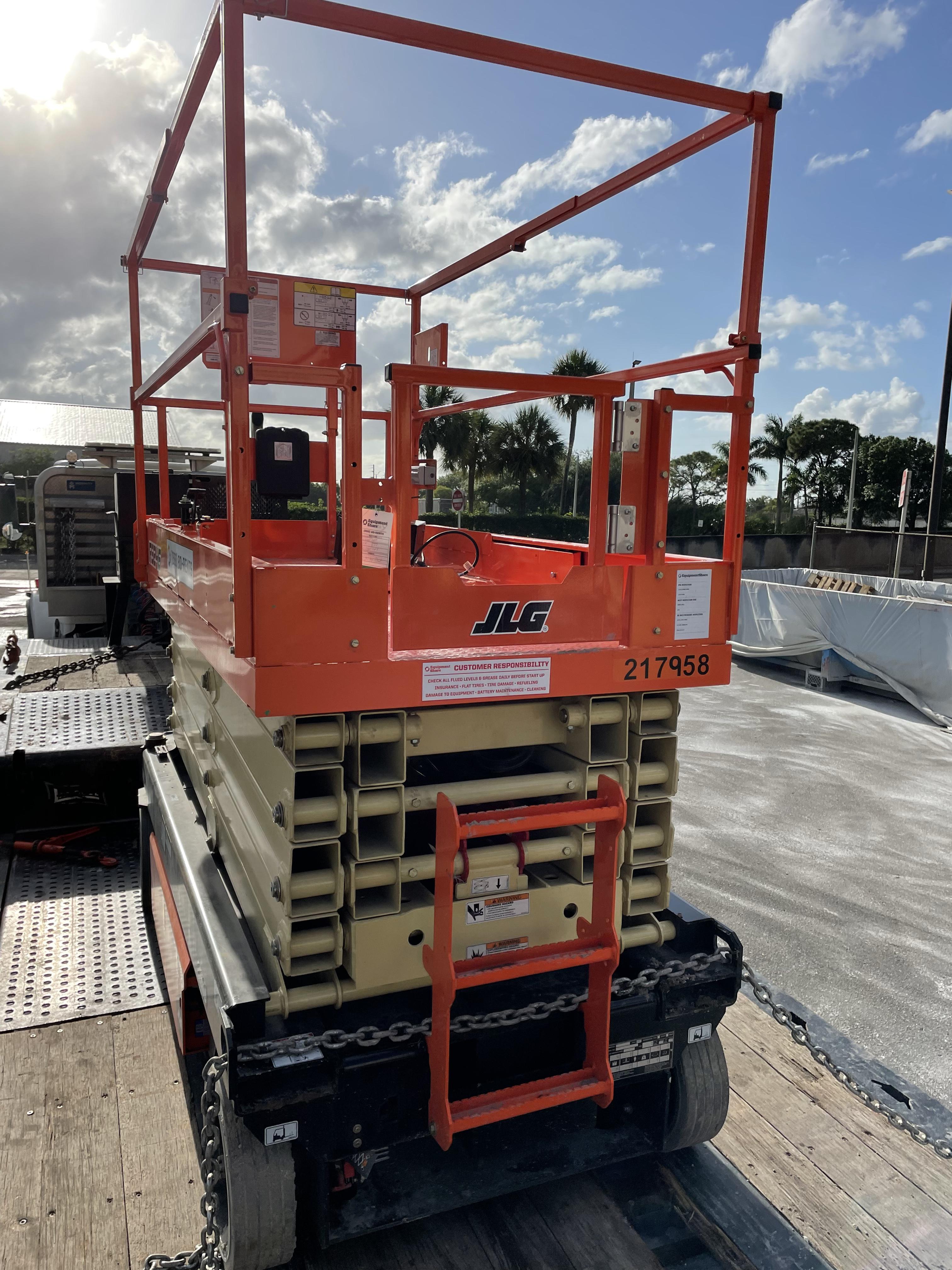 2022 JLG R3246