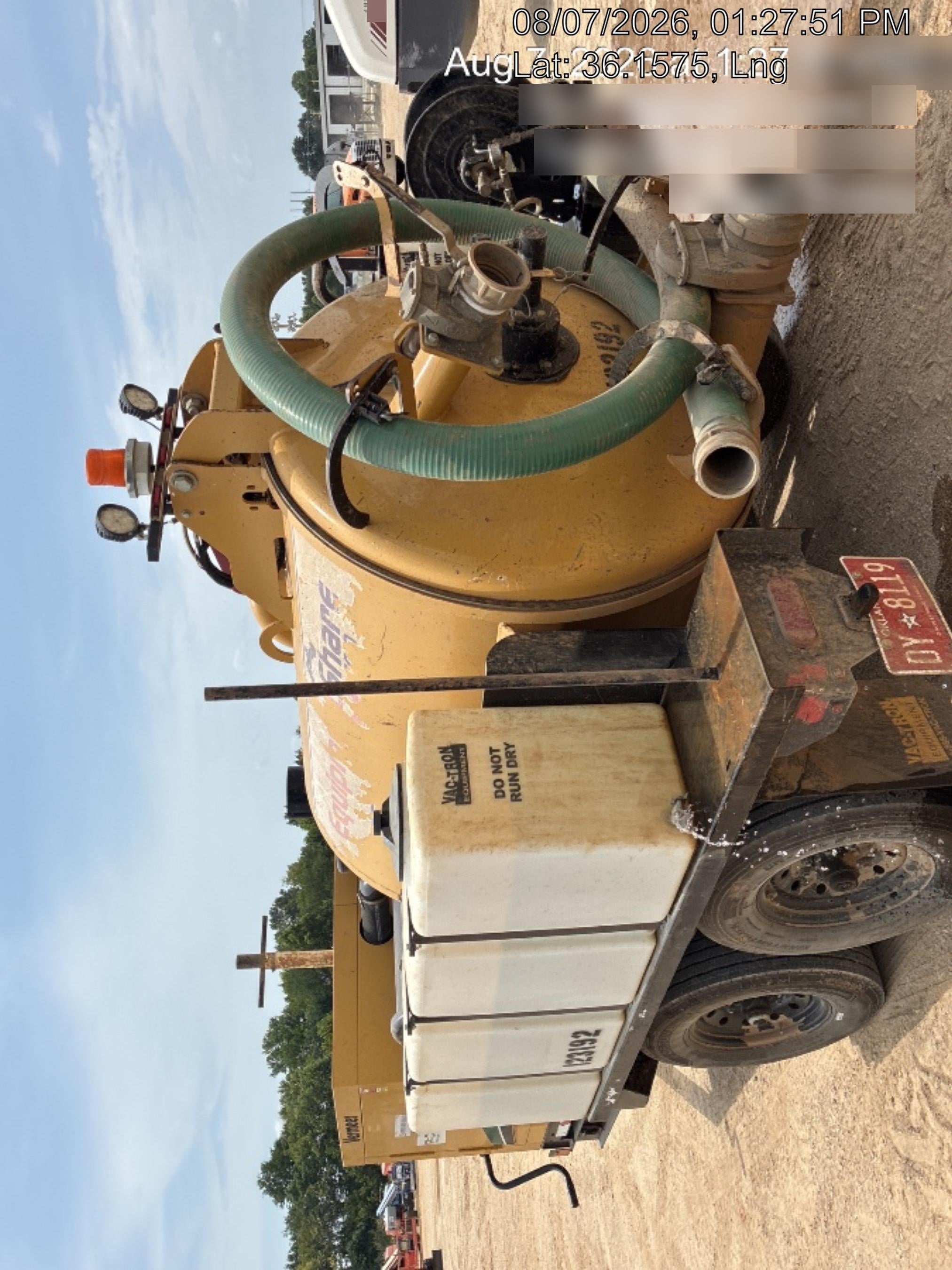 2021 Vac-Tron LP573XDT 500 Gallon Debris Tank w/ Hydraulic Tilt, two (2) 100 Gallon Water Tanks, Low Profile Torsion Axles (12,000 GVWR)