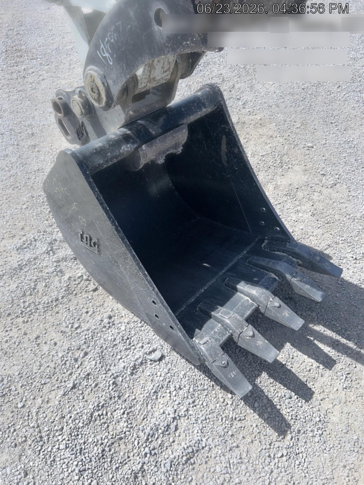 2025 TAKEUCHI 24" Bucket Takeuchi