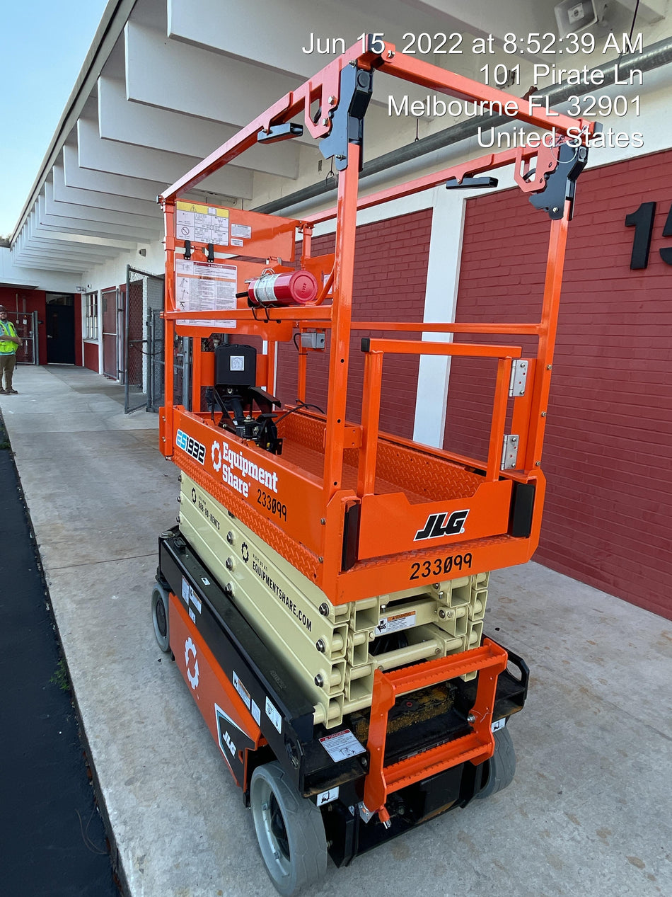 2022 JLG ES1932