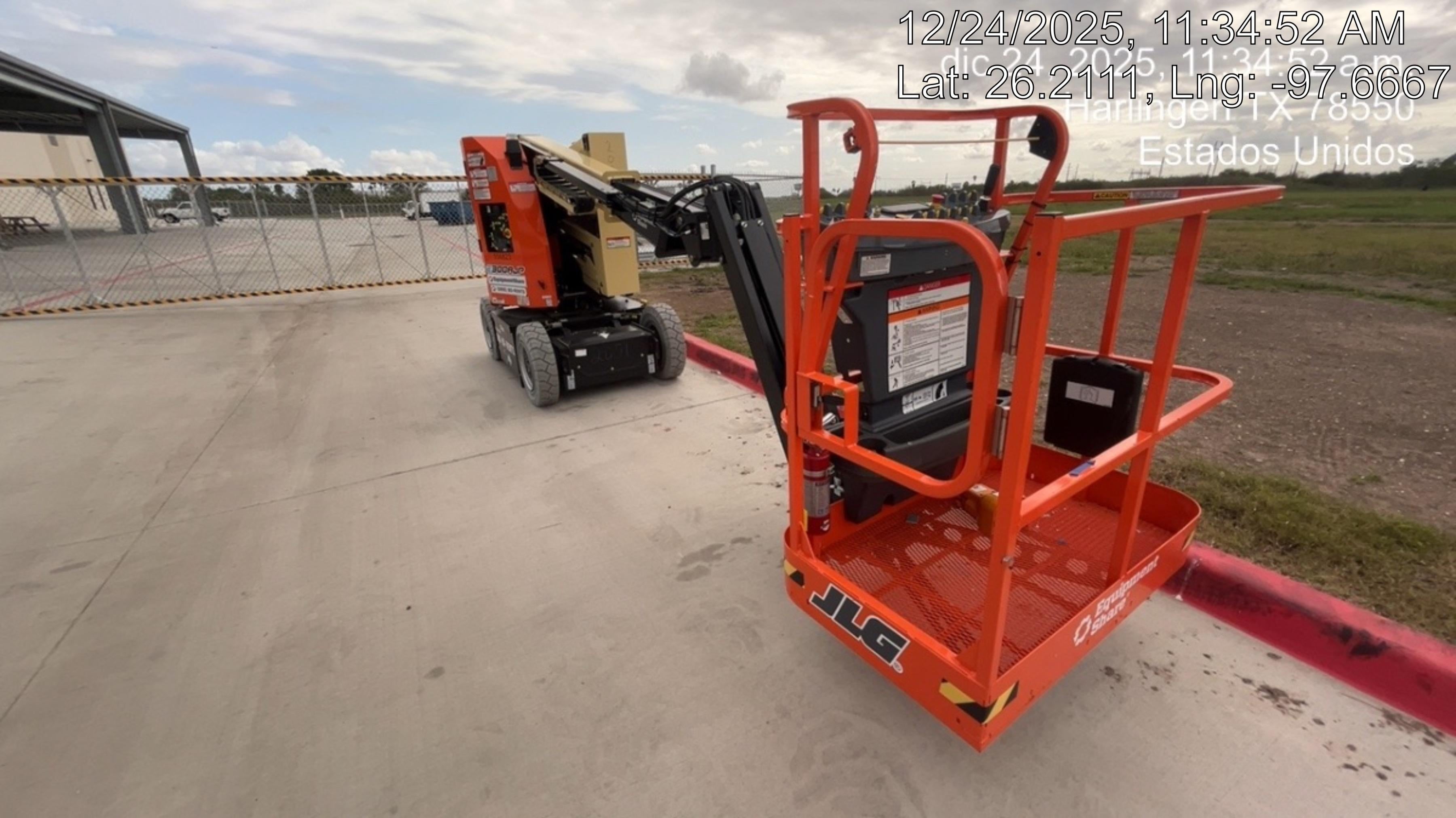 2025 JLG E300AJP
