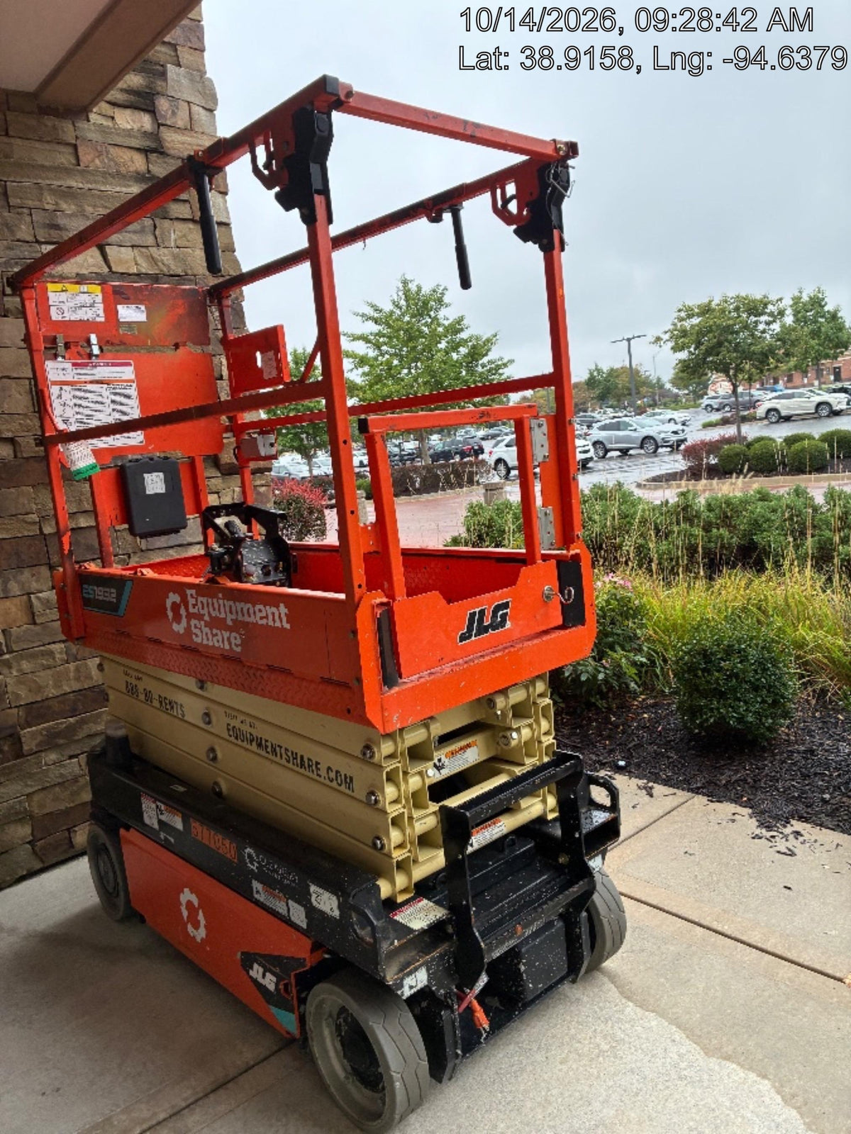 2025 JLG ES1932