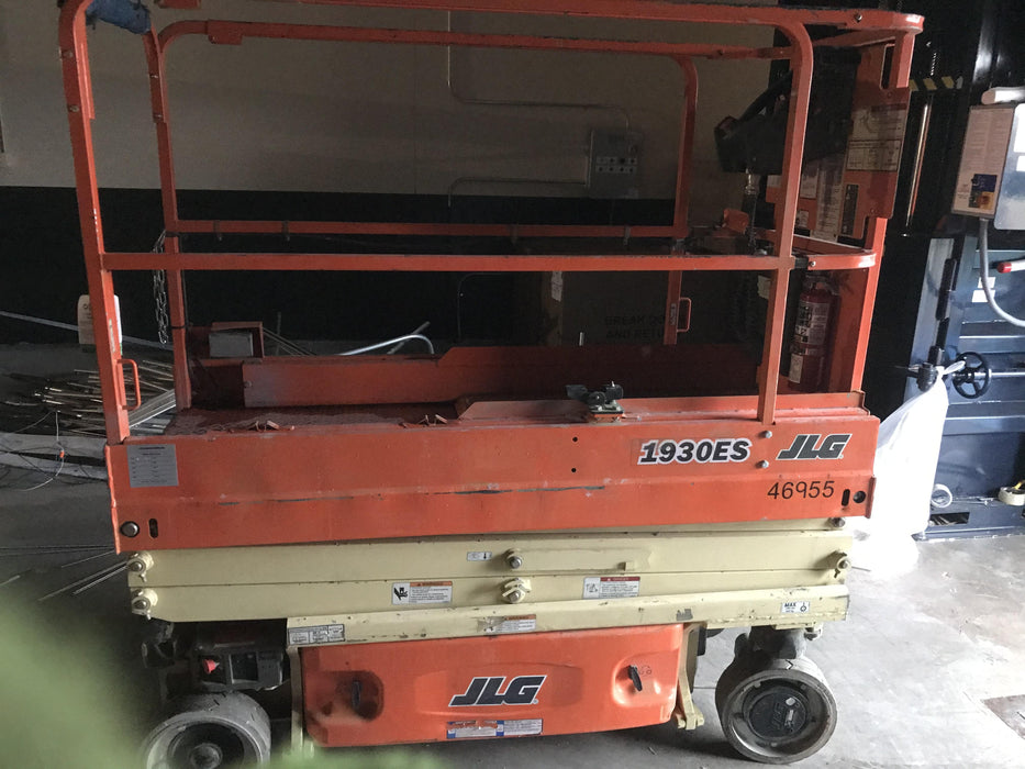 2017 JLG 1930ES Standard Options