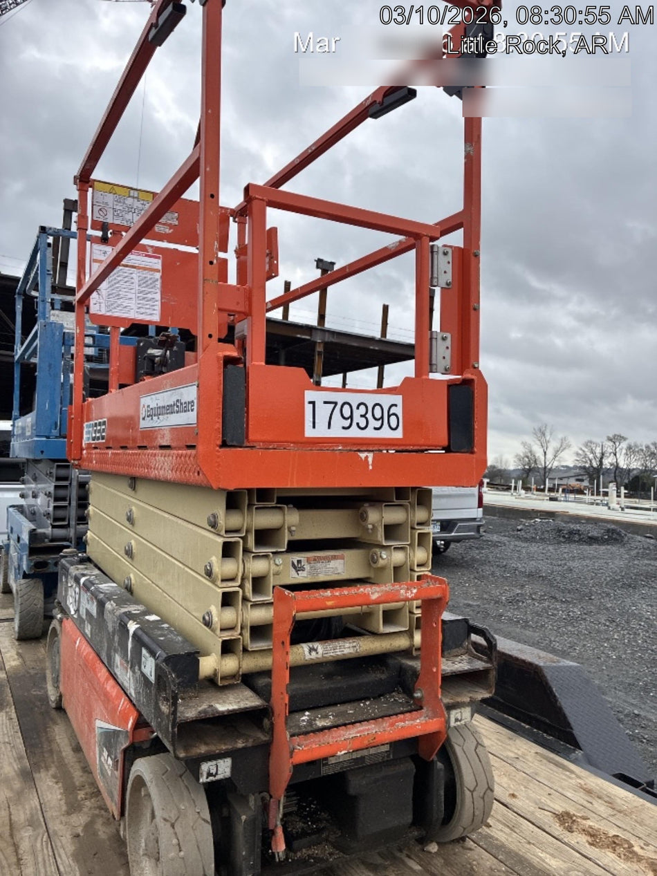 2021 JLG ES1932