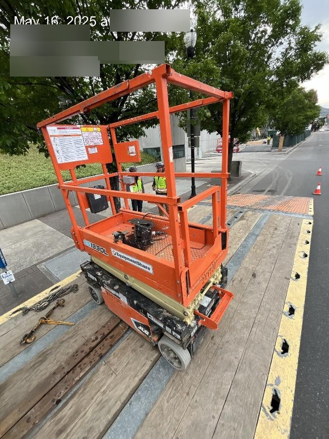 2022 JLG ES1330L