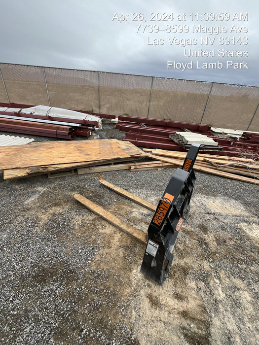 2021 TAKEUCHI 48" Pallet Forks - Takeuchi