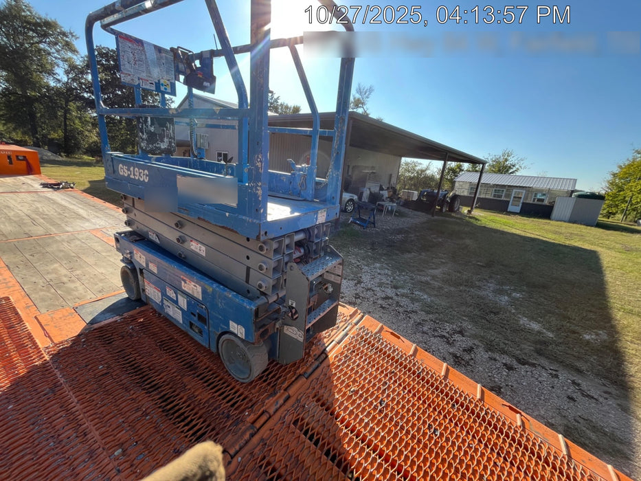 2019 Genie GS-1930 Fixed rails with chain Entry