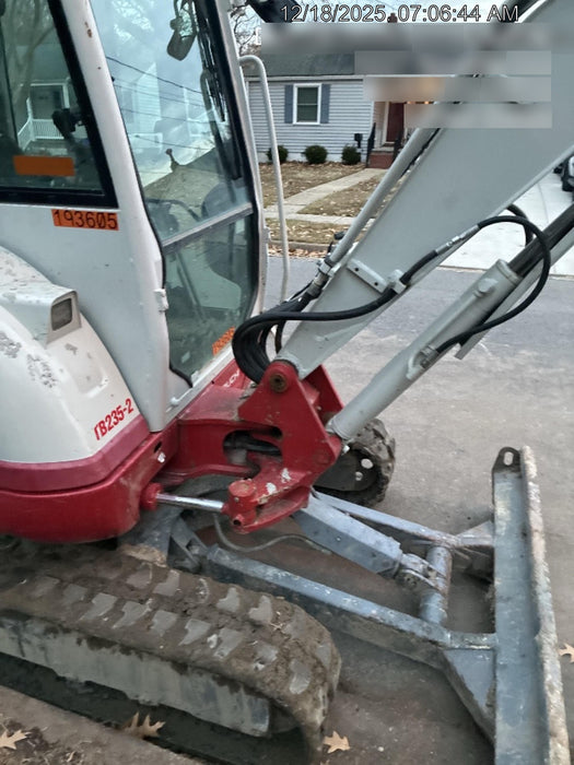 2021 TAKEUCHI TB235-2CR