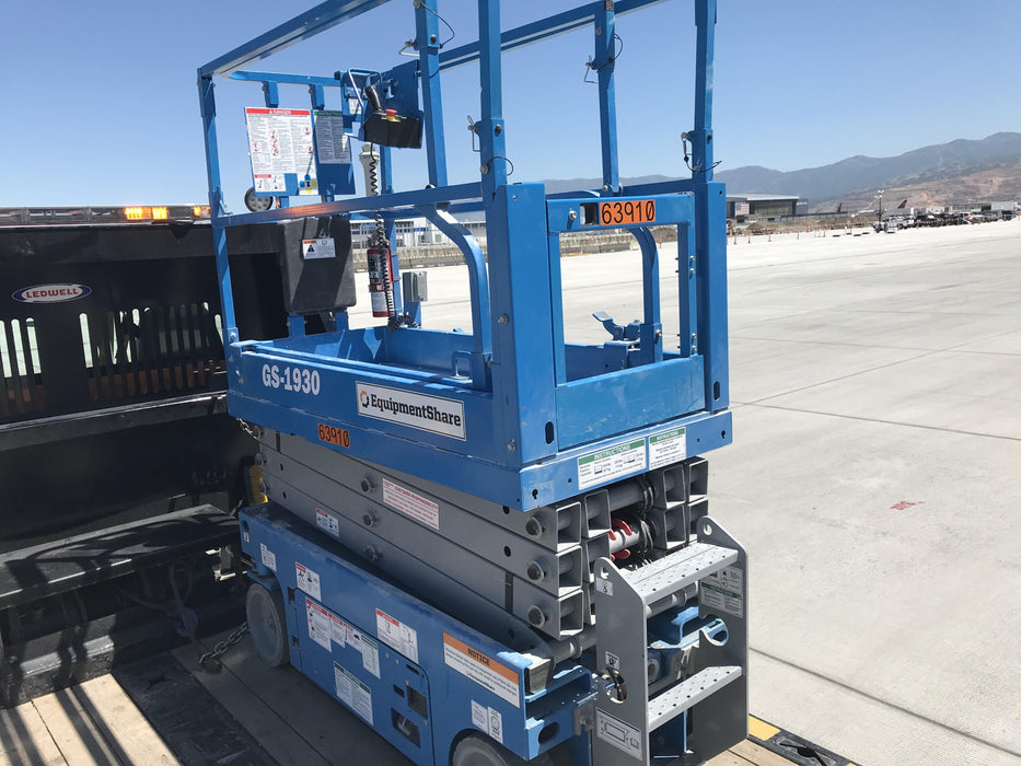 2020 Genie GS-1930 Solid Non Marking Tires, Beacon, Folding rails with half height swing gate