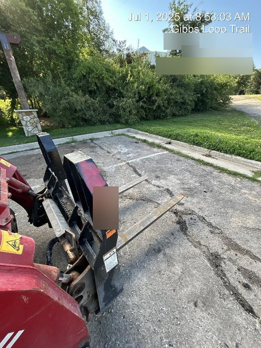 2021 TAKEUCHI 48" Pallet Forks - Takeuchi