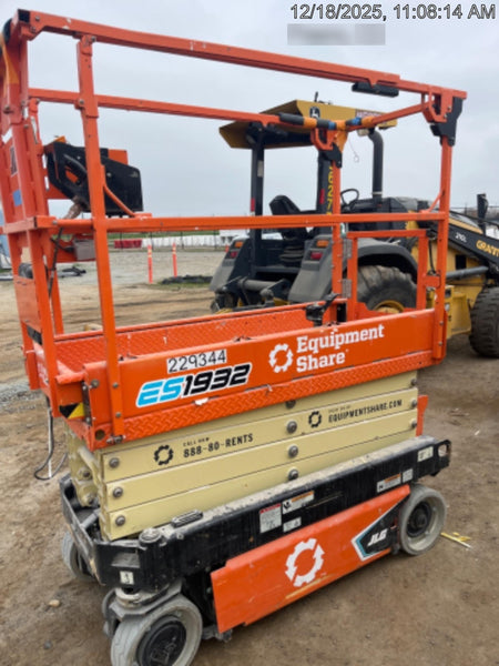 2022 JLG ES1932