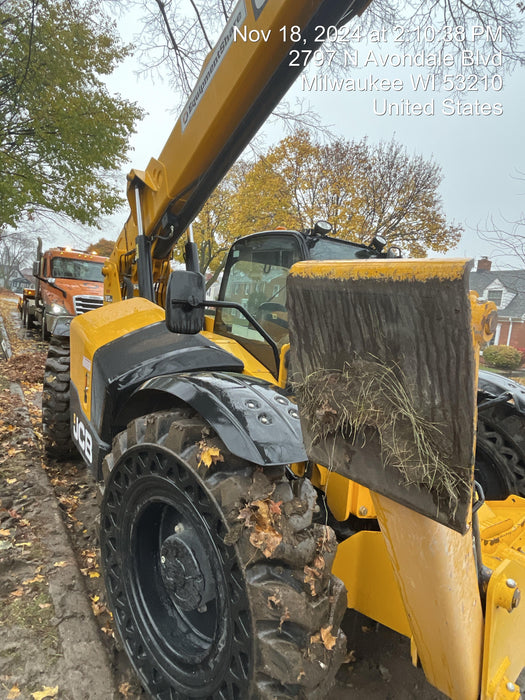 2020 JCB 510-56 Cab/Heat/Air, 74 HP, Solid Tires, STD Worklight, Beacon, Aux Hydraulics, Lifting Eye, Back up Alarm w/66" Carriage/60" Forks