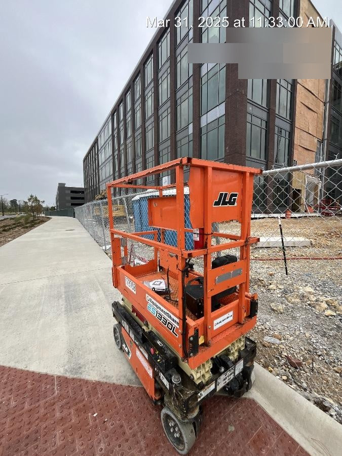 2021 JLG ES1330L