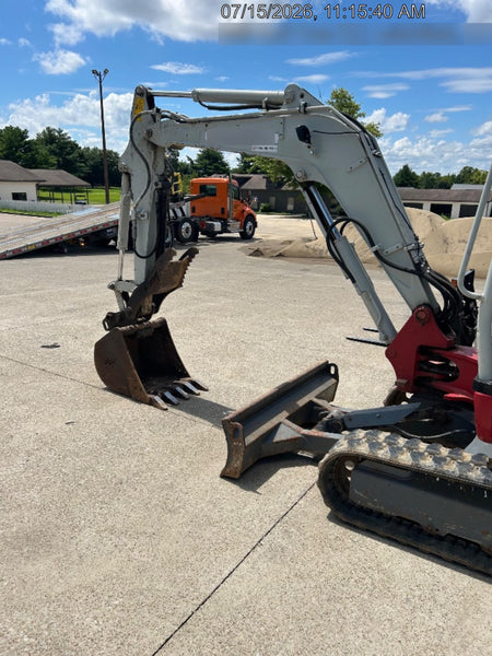 2022 TAKEUCHI TB235-2R