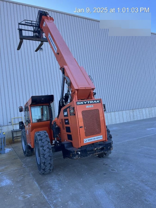 2021 JLG 12054