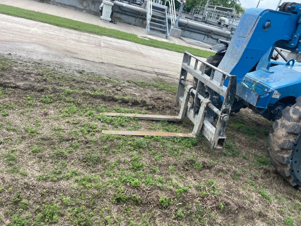 2018 Genie GTH-636 Genie GTH-636 w/Open ROPS, Solid Tires, Work Light/Beacon, 48" Carriage and Forks