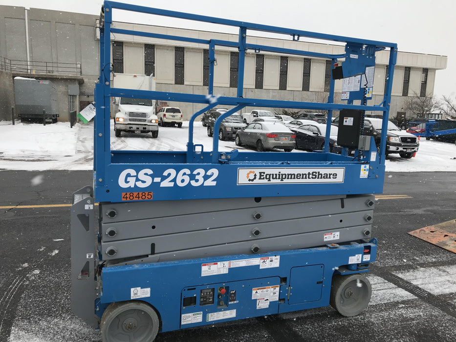 2019 Genie GS-2632 Folding rails with half height swing gate