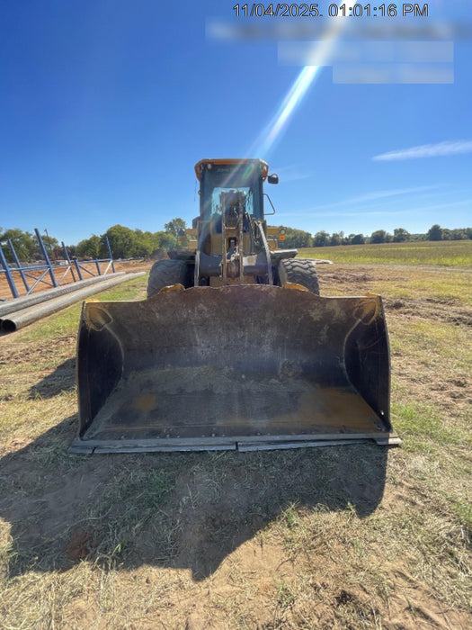 2019 John Deere 624L 4yd Wheel Loader, Cab/Heat/Air, 3 Function Hydraulics, JRB Hydraulic QC, QC 4yd bucket w/smooth cutting edge, QC Carriage, 72" Fork Tines, 5yr/5,000hr Powertrain and Hydraulics extended warranty