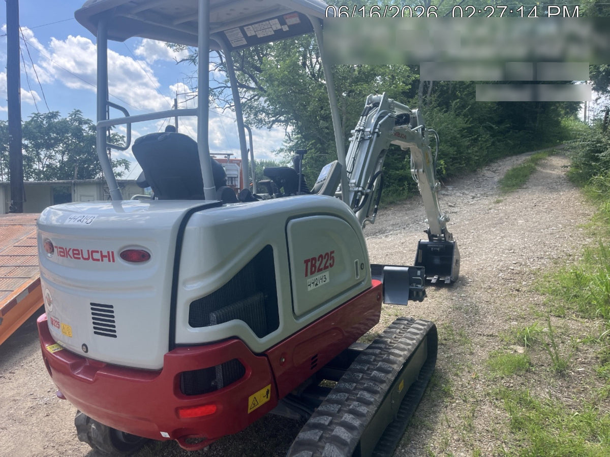 2023 TAKEUCHI TB225R