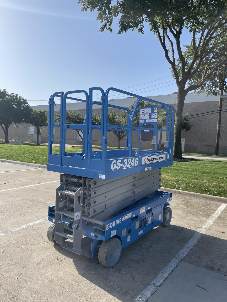 2023 GENIE GS-3246
