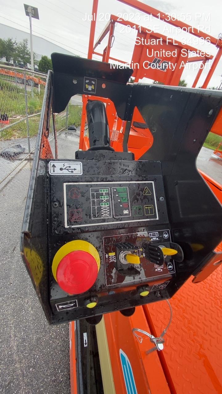 2023 JLG ES3246