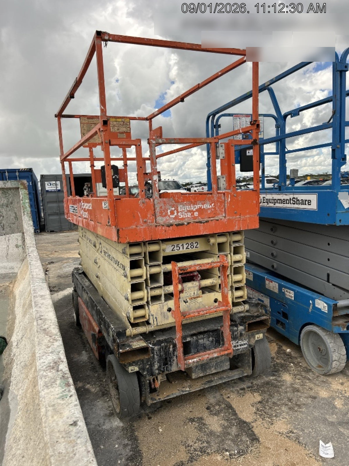 2022 JLG ES3246